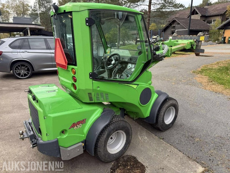 2013 Avant 630 kompaktlaster med snøfres, feiekost, gressklipper, pallegaffel, grusskuffe - mva fritt - Мини-погрузчик с бортовым поворотом: фото 5 2013 Avant 630 kompaktlaster med snøfres, feiekost, gressklipper, pallegaffel, grusskuffe - mva fritt - Мини-погрузчик с бортовым поворотом: фото 5