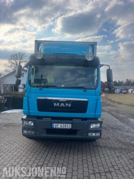 2014 MAN TGM lastebil/skapbil - Full sideåpning - Plass til 18 paller 2014 MAN TGM lastebil, blå, med 385 000 km - Грузовик с закрытым кузовом: фото 1 2014 MAN TGM lastebil/skapbil - Full sideåpning - Plass til 18 paller 2014 MAN TGM lastebil, blå, med 385 000 km - Грузовик с закрытым кузовом: фото 1