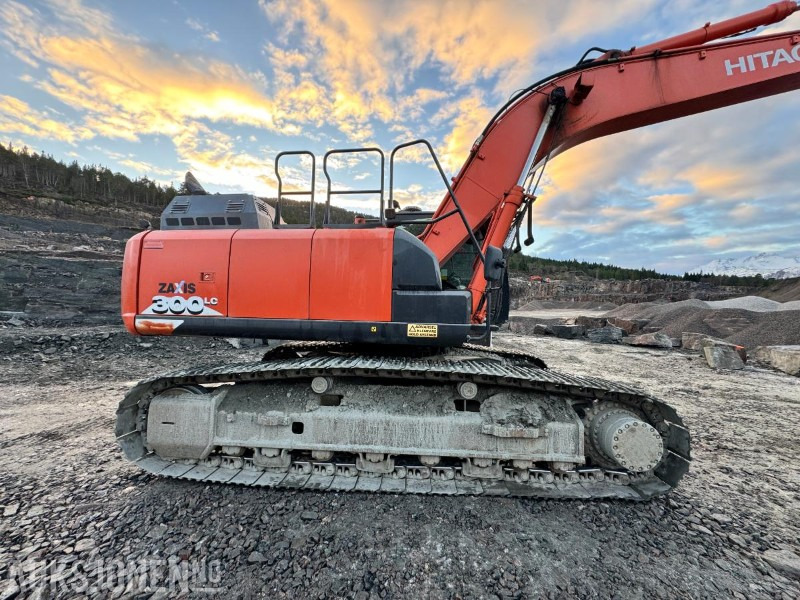 2016 Hitachi ZX300LC-6 - 31.600 kg - OilQuick - Webasto - Bunkringspumpe - Hammerhydraulikk / tilleggshydraulikk - Sertifiseres før salg - Экскаватор: фото 4 2016 Hitachi ZX300LC-6 - 31.600 kg - OilQuick - Webasto - Bunkringspumpe - Hammerhydraulikk / tilleggshydraulikk - Sertifiseres før salg - Экскаватор: фото 4