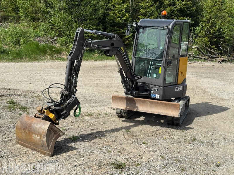 Мини-экскаватор 2017 Volvo ECR25D m/Engcon tiltrotator, SE-klype, 3 skuffer, vibroplate, 891 timer, Minigraver: фото 8