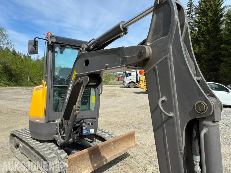 Мини-экскаватор 2017 Volvo ECR25D m/Engcon tiltrotator, SE-klype, 3 skuffer, vibroplate, 891 timer, Minigraver: фото 16