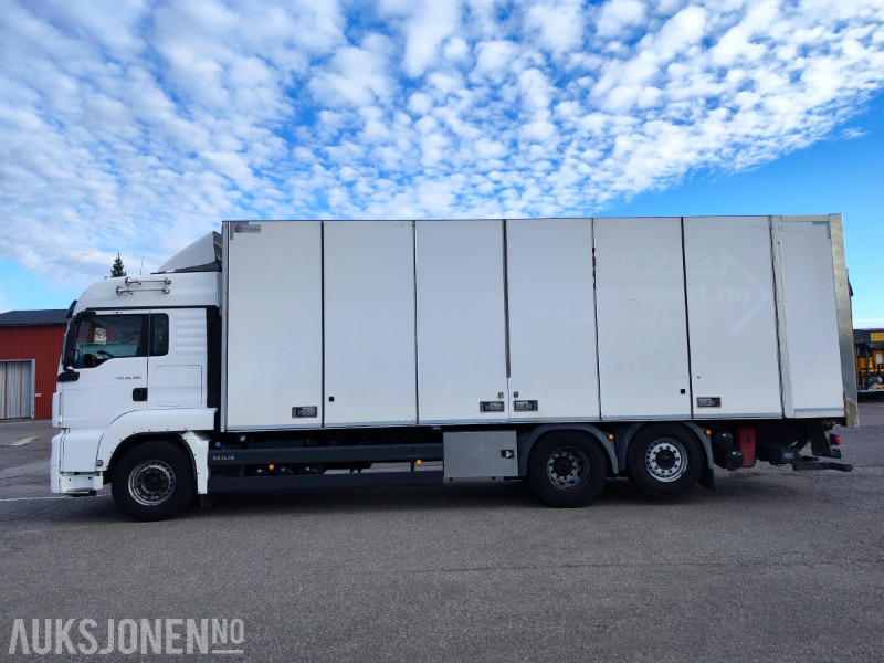 2019 MAN TGS 26.350 • Skapbil med sideåpning og Zepro lift • Euro 6 • 5500 mm akselavstand - Грузовик с закрытым кузовом: фото 1 2019 MAN TGS 26.350 • Skapbil med sideåpning og Zepro lift • Euro 6 • 5500 mm akselavstand - Грузовик с закрытым кузовом: фото 1