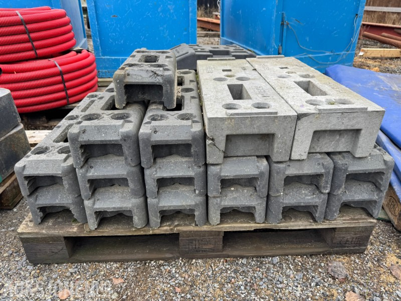 23 stk Gjerde og skiltfundament - Строительное оборудование: фото 1 23 stk Gjerde og skiltfundament - Строительное оборудование: фото 1