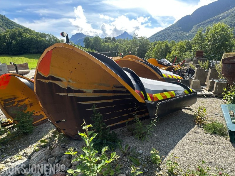 2014 Øveraasen Høyfjellsplog / Diagonalplog - DEH-285 D - Med paralellogram og hydraulisk løft - Грузовик: фото 3 2014 Øveraasen Høyfjellsplog / Diagonalplog - DEH-285 D - Med paralellogram og hydraulisk løft - Грузовик: фото 3