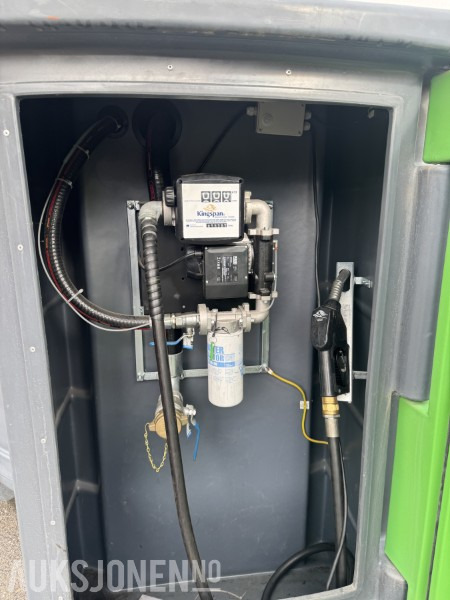 Kingspan Fuelmaster 3500L stasjonær dieseltank med pumpe og låsbart skap. - Строительное оборудование: фото 4 Kingspan Fuelmaster 3500L stasjonær dieseltank med pumpe og låsbart skap. - Строительное оборудование: фото 4