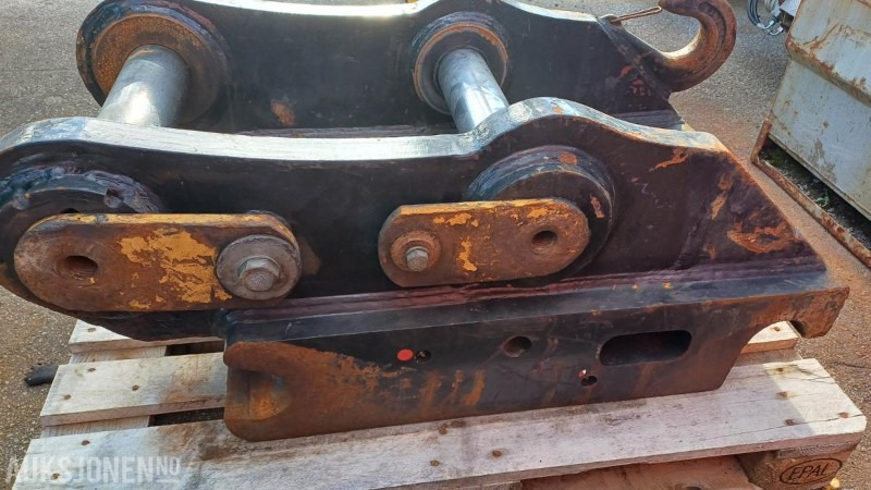 2000 Cat Hurtigfesste G-90 - passer 336 (330 eldre)-340. - Навесное оборудование для Строительной техники: фото 1 2000 Cat Hurtigfesste G-90 - passer 336 (330 eldre)-340. - Навесное оборудование для Строительной техники: фото 1