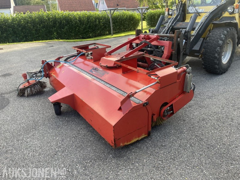 2006 Dücker Frontkost | 2400 mm | Vendbar | Oppsamler - Навесное оборудование для Строительной техники: фото 1 2006 Dücker Frontkost | 2400 mm | Vendbar | Oppsamler - Навесное оборудование для Строительной техники: фото 1