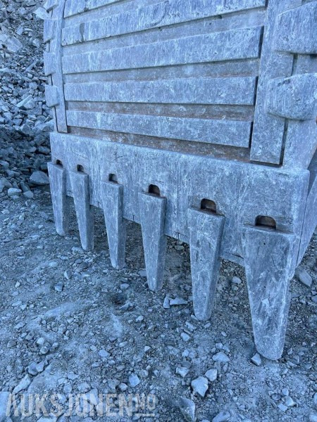 Навесное оборудование для Строительной техники 2023 Klepp Mek Graveskuffe 8000L med KM5-feste: фото 6