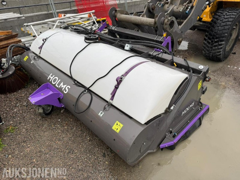 Holms PL-2,5 | 250cm feiemaskin / kost med BM-feste, fjernstyring, sidebørste, vanntåke, lite brukt! - Навесное оборудование для Строительной техники: фото 1 Holms PL-2,5 | 250cm feiemaskin / kost med BM-feste, fjernstyring, sidebørste, vanntåke, lite brukt! - Навесное оборудование для Строительной техники: фото 1