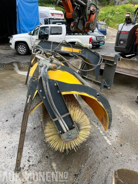 Stark 300 feiekost til hjullaster med stort og lite bm feste - Навесное оборудование для Строительной техники: фото 3 Stark 300 feiekost til hjullaster med stort og lite bm feste - Навесное оборудование для Строительной техники: фото 3