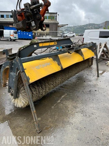 Stark 300 feiekost til hjullaster med stort og lite bm feste - Навесное оборудование для Строительной техники: фото 1 Stark 300 feiekost til hjullaster med stort og lite bm feste - Навесное оборудование для Строительной техники: фото 1