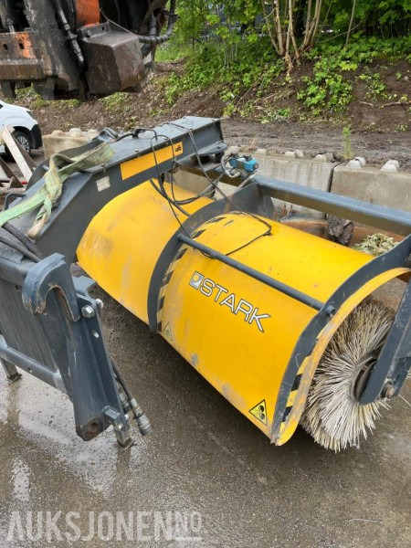 Stark 300 feiekost til hjullaster med stort og lite bm feste - Навесное оборудование для Строительной техники: фото 2 Stark 300 feiekost til hjullaster med stort og lite bm feste - Навесное оборудование для Строительной техники: фото 2