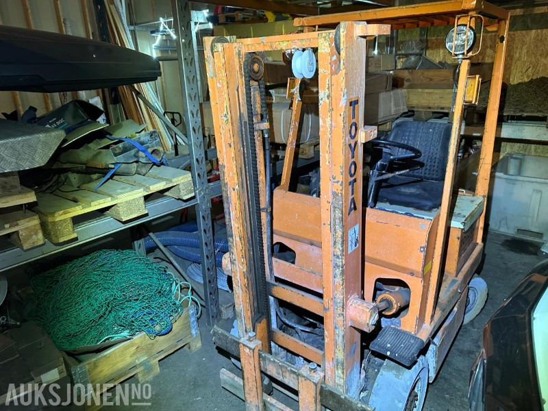 1987 Toyota 4RB10 Truck // gaffeltruck - rep-objekt - Погрузочно-разгрузочная техника: фото 2 1987 Toyota 4RB10 Truck // gaffeltruck - rep-objekt - Погрузочно-разгрузочная техника: фото 2