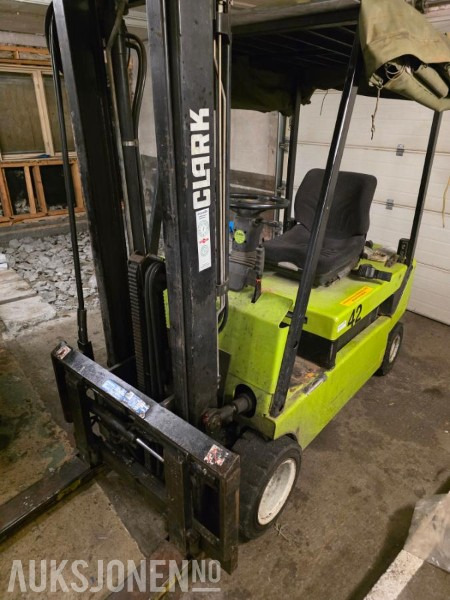 1998 Clark CEM 20 S Truck - MVA-FRI - INGEN MINSTEPRIS - Погрузочно-разгрузочная техника: фото 4 1998 Clark CEM 20 S Truck - MVA-FRI - INGEN MINSTEPRIS - Погрузочно-разгрузочная техника: фото 4