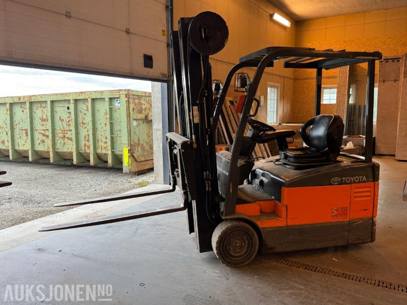 2005 Toyota 7FBEF15 gaffeltruck / 5 meter løftehøyde - Погрузочно-разгрузочная техника: фото 1 2005 Toyota 7FBEF15 gaffeltruck / 5 meter løftehøyde - Погрузочно-разгрузочная техника: фото 1