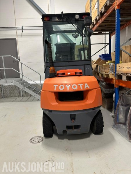 2008 Toyota 7FD40 gaffeltruck m/ Meyer gaffelspreder – 4,5 tonn kapasitet - Погрузочно-разгрузочная техника: фото 3 2008 Toyota 7FD40 gaffeltruck m/ Meyer gaffelspreder – 4,5 tonn kapasitet - Погрузочно-разгрузочная техника: фото 3