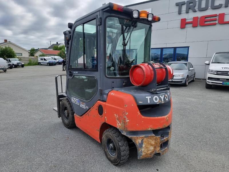 2010 Toyota 2010 Toyota 02-8FGF25 - 2,5 tonns propantruck - 4,7 m løftehøyde - Погрузочно-разгрузочная техника: фото 4 2010 Toyota 2010 Toyota 02-8FGF25 - 2,5 tonns propantruck - 4,7 m løftehøyde - Погрузочно-разгрузочная техника: фото 4