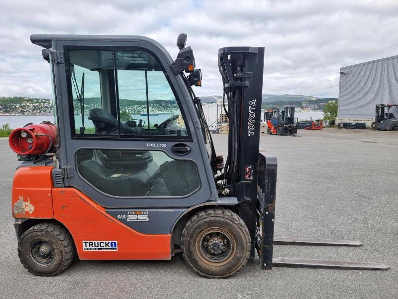 2010 Toyota 2010 Toyota 02-8FGF25 - 2,5 tonns propantruck - 4,7 m løftehøyde - Погрузочно-разгрузочная техника: фото 2 2010 Toyota 2010 Toyota 02-8FGF25 - 2,5 tonns propantruck - 4,7 m løftehøyde - Погрузочно-разгрузочная техника: фото 2