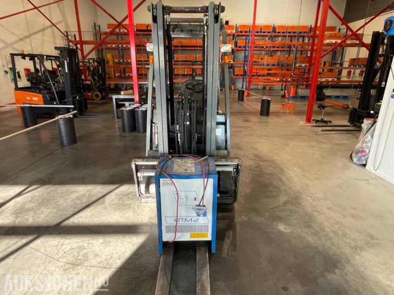 2011 NISSAN G1N120Q ELEKTRISK GAFFELTRUCK - MED LADER - LØFTEHØYDE: 3,3 M. - NYE SLANGER - 1496 TIMER. - Погрузочно-разгрузочная техника: фото 5 2011 NISSAN G1N120Q ELEKTRISK GAFFELTRUCK - MED LADER - LØFTEHØYDE: 3,3 M. - NYE SLANGER - 1496 TIMER. - Погрузочно-разгрузочная техника: фото 5
