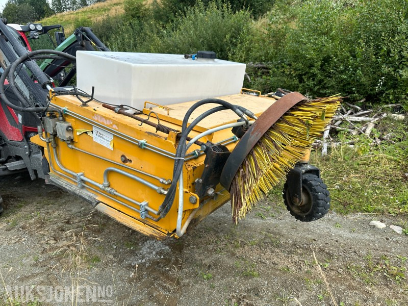 2000 Stark KH1600 feiekost med oppsamler og vanntank - Сельскохозяйственная техника: фото 1 2000 Stark KH1600 feiekost med oppsamler og vanntank - Сельскохозяйственная техника: фото 1