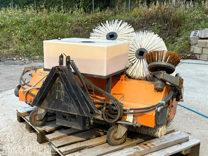 2007 Bema Kommunal-Dual feiekost med vanntank - Сельскохозяйственная техника: фото 1 2007 Bema Kommunal-Dual feiekost med vanntank - Сельскохозяйственная техника: фото 1