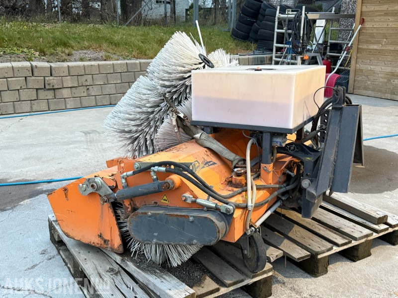 2007 Bema Kommunal-Dual feiekost med vanntank - Сельскохозяйственная техника: фото 2 2007 Bema Kommunal-Dual feiekost med vanntank - Сельскохозяйственная техника: фото 2