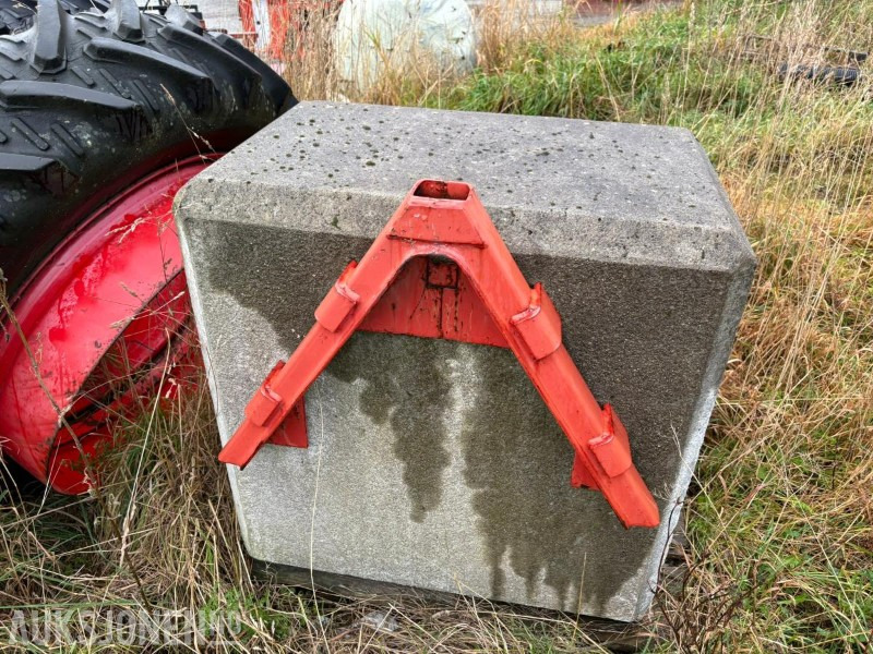 BETONGLODD TIL TRAKTOR / 1300KG - Сельскохозяйственная техника: фото 4 BETONGLODD TIL TRAKTOR / 1300KG - Сельскохозяйственная техника: фото 4