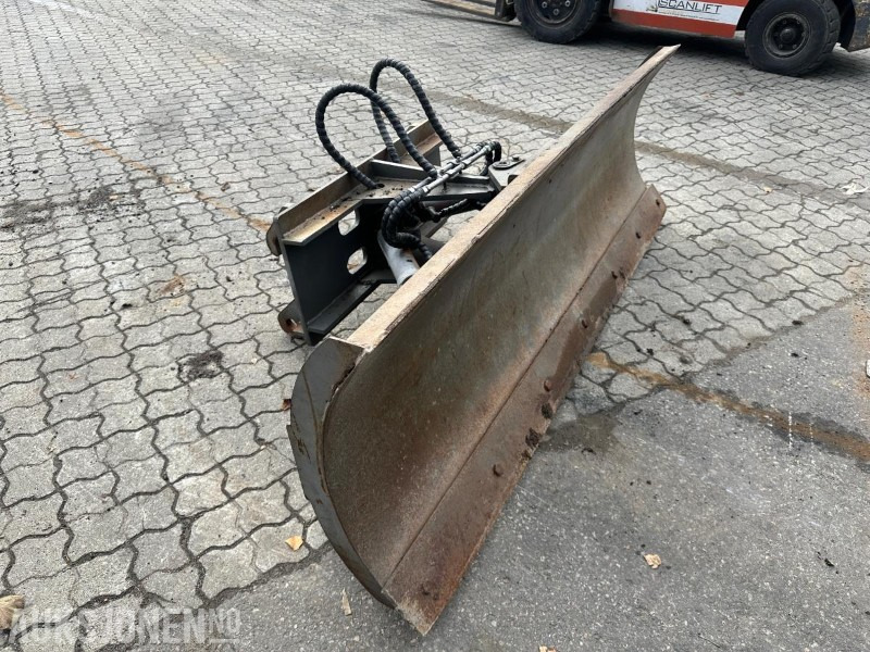 Snøskjær til liten hjullaster Lille BM (Volvo L-30 feste) - Отвал для снега: фото 3 Snøskjær til liten hjullaster Lille BM (Volvo L-30 feste) - Отвал для снега: фото 3