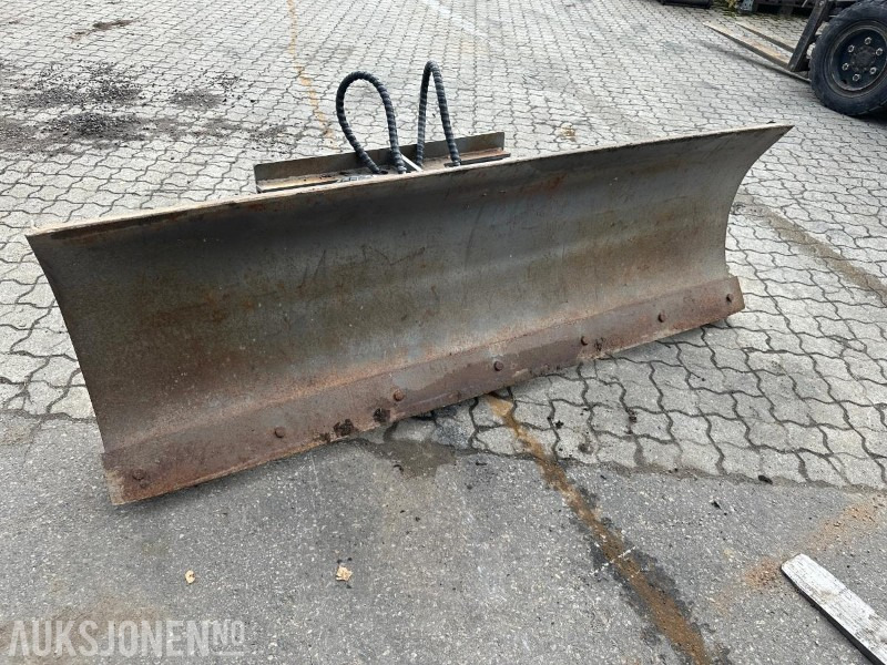 Snøskjær til liten hjullaster Lille BM (Volvo L-30 feste) - Отвал для снега: фото 4 Snøskjær til liten hjullaster Lille BM (Volvo L-30 feste) - Отвал для снега: фото 4