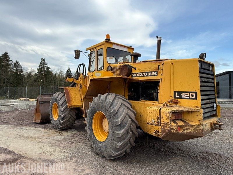 Volvo L120 Hjullaster - 4x4 - Gjerstad 2900L skuff - Nylig byttet dekk - Vekt montert - Колёсный погрузчик: фото 4 Volvo L120 Hjullaster - 4x4 - Gjerstad 2900L skuff - Nylig byttet dekk - Vekt montert - Колёсный погрузчик: фото 4