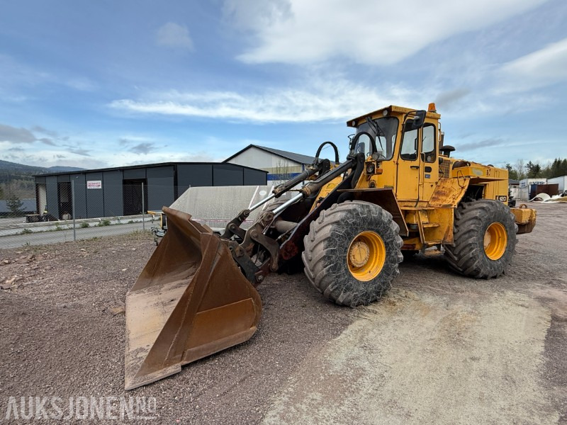 Volvo L120 Hjullaster - 4x4 - Gjerstad 2900L skuff - Nylig byttet dekk - Vekt montert - Колёсный погрузчик: фото 1 Volvo L120 Hjullaster - 4x4 - Gjerstad 2900L skuff - Nylig byttet dekk - Vekt montert - Колёсный погрузчик: фото 1