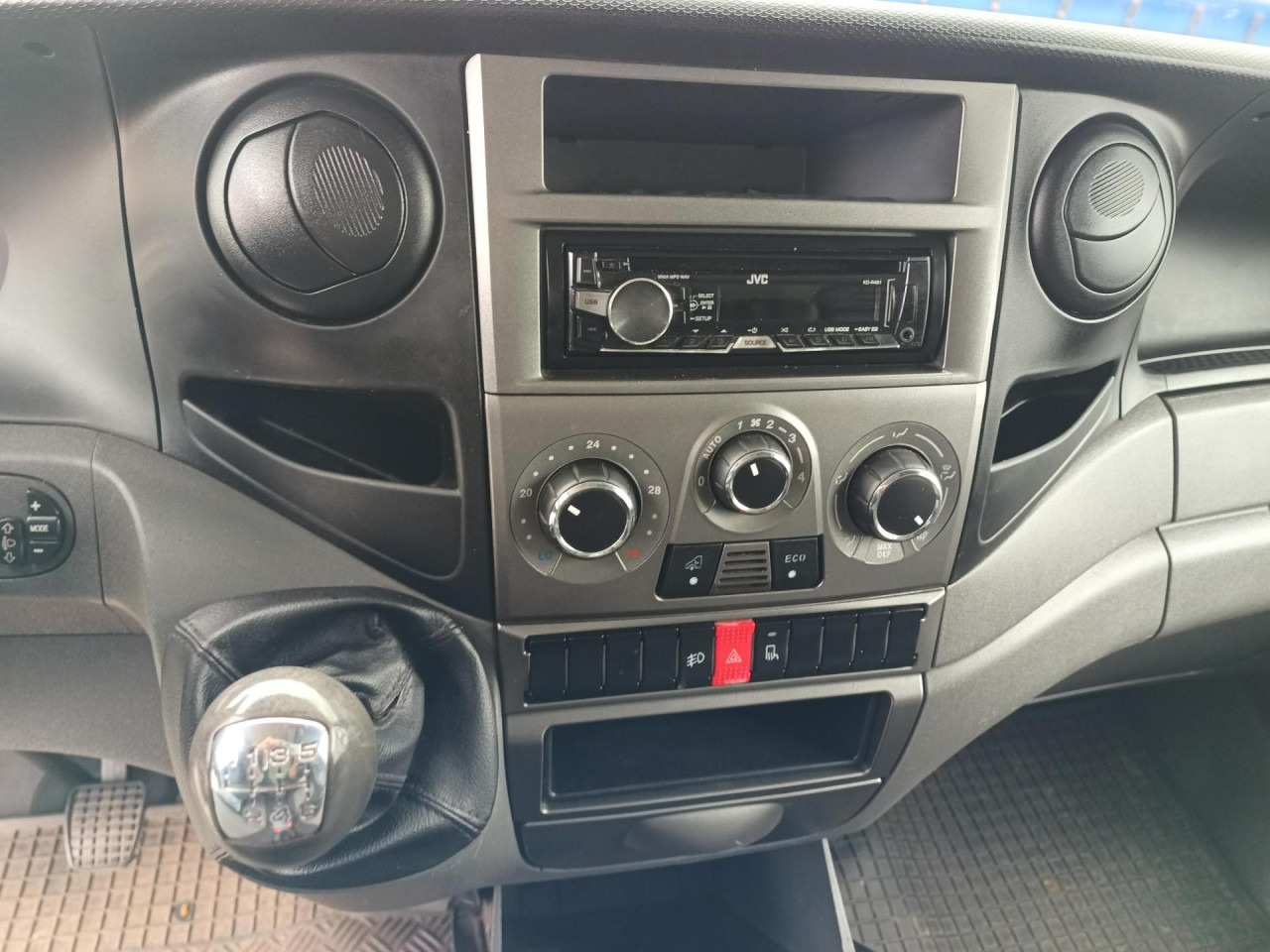 IVECO Daily 35C15 3,0l - Фургон с закрытым кузовом: фото 5 IVECO Daily 35C15 3,0l - Фургон с закрытым кузовом: фото 5