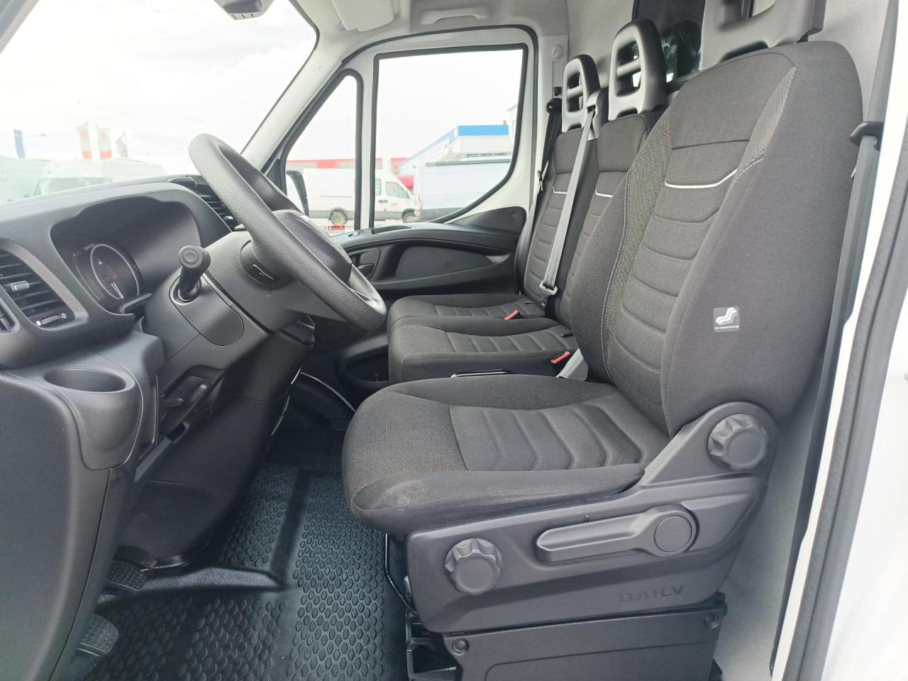 IVECO Daily 35S16V - Цельнометаллический фургон: фото 5 IVECO Daily 35S16V - Цельнометаллический фургон: фото 5