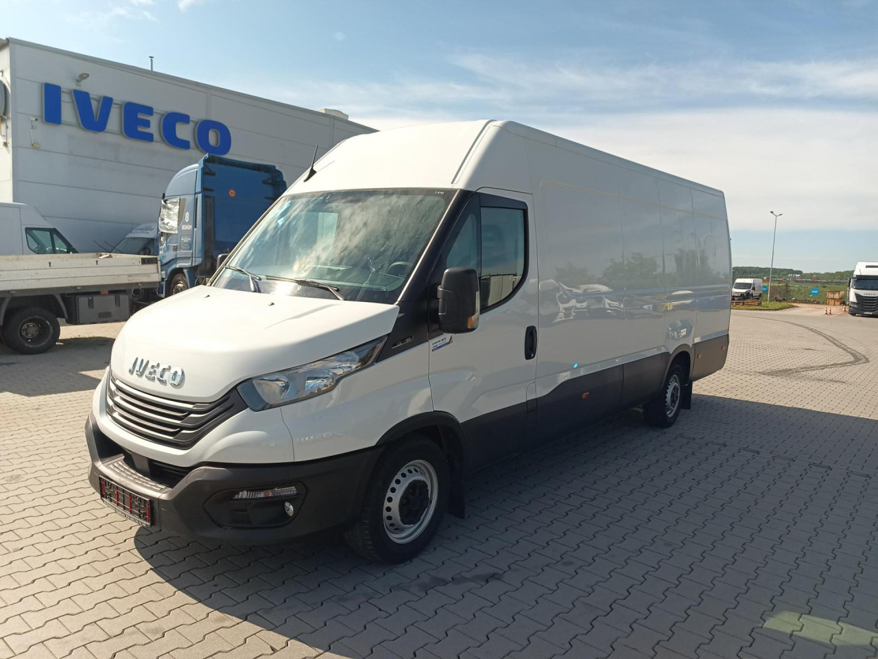 IVECO Daily 35S16V - Цельнометаллический фургон: фото 1 IVECO Daily 35S16V - Цельнометаллический фургон: фото 1
