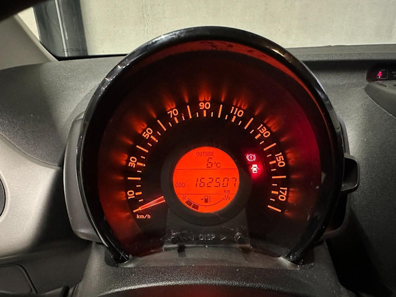 Peugeot 108 1.0 e-VTi Envy - Recent APK - Airco - 5 deurs - Metallic - Хэтчбек: фото 5 Peugeot 108 1.0 e-VTi Envy - Recent APK - Airco - 5 deurs - Metallic - Хэтчбек: фото 5