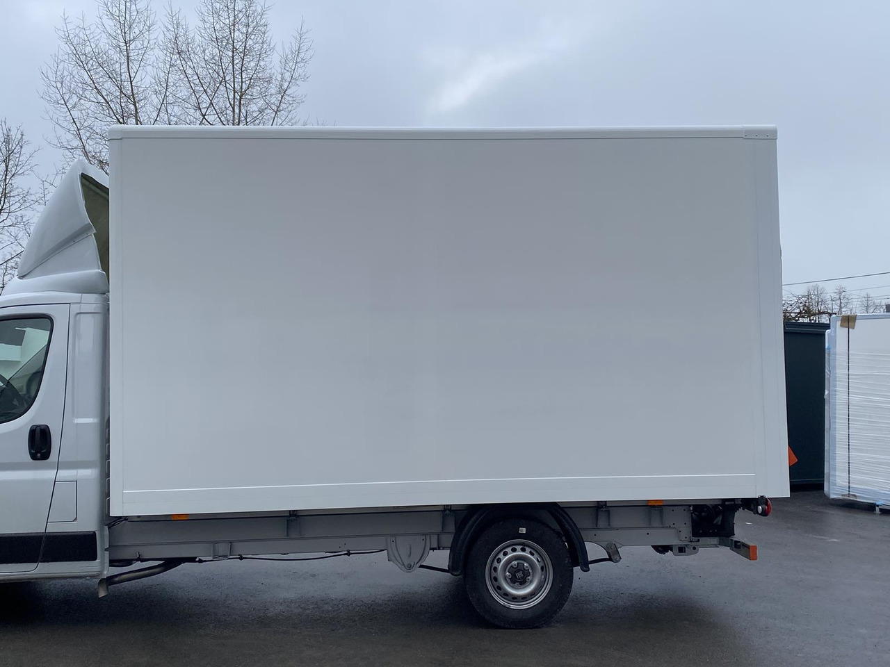 Новый Фургон с закрытым кузовом CITROEN JUMPER L4 1+2, 180PS, 2.2L | ALU-BOX 4200mm + LADERAMPE + LAGER: фото 7 Новый Фургон с закрытым кузовом CITROEN JUMPER L4 1+2, 180PS, 2.2L | ALU-BOX 4200mm + LADERAMPE + LAGER: фото 7