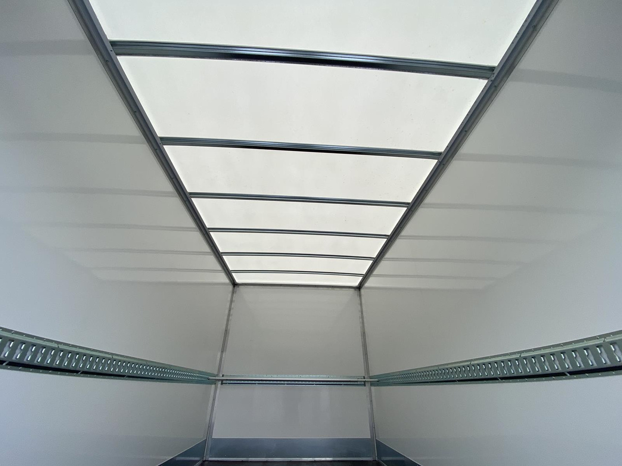 Новый Фургон с закрытым кузовом CITROEN JUMPER L4 1+2, 180PS, 2.2L | ALU-BOX 4200mm + LADERAMPE + LAGER: фото 15 Новый Фургон с закрытым кузовом CITROEN JUMPER L4 1+2, 180PS, 2.2L | ALU-BOX 4200mm + LADERAMPE + LAGER: фото 15