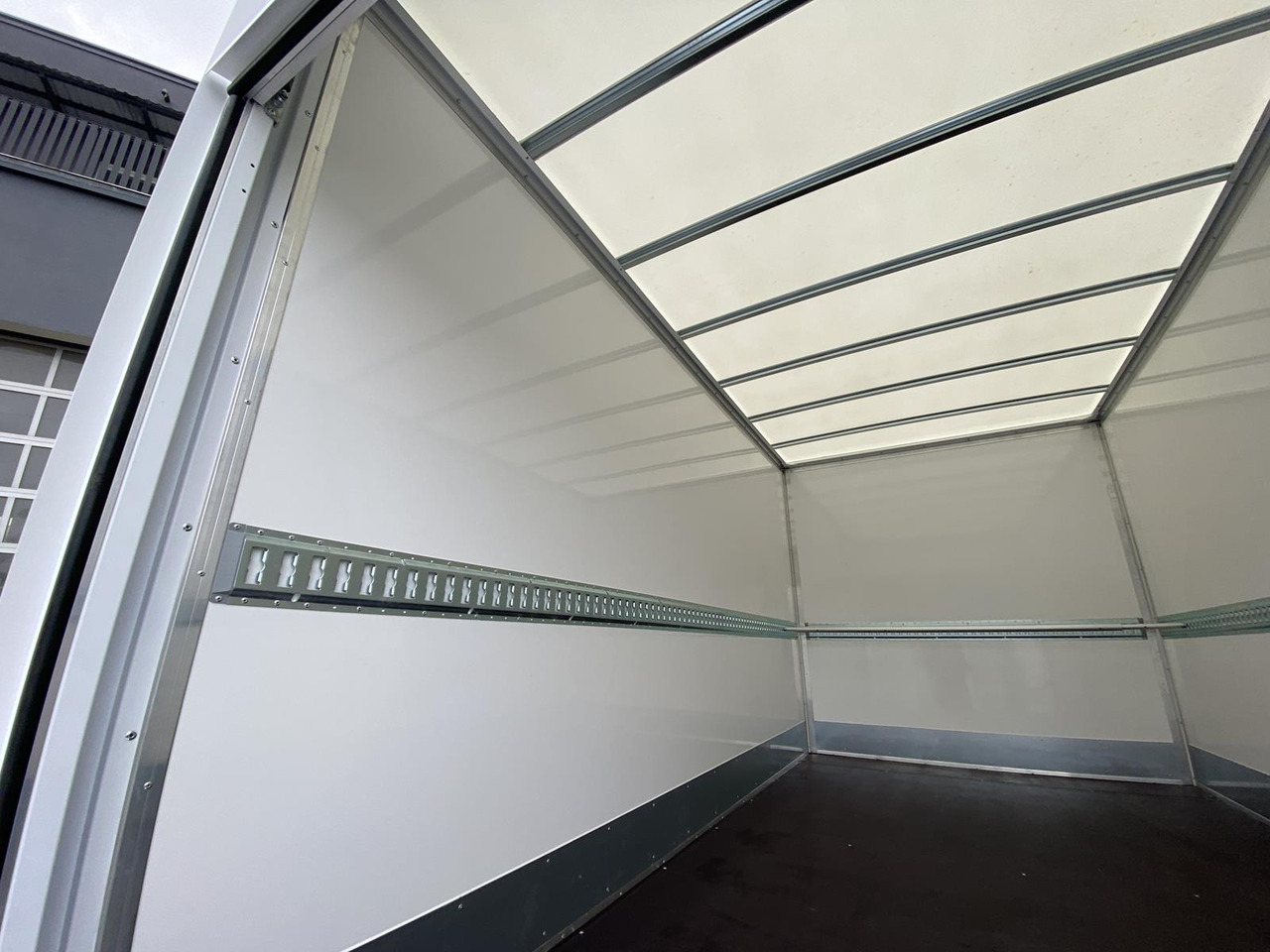 Новый Фургон с закрытым кузовом FIAT DUCATO L4 1+2, 180PS, 2.2L | ALU-BOX 4200mm + LADERAMPE + LAGER: фото 13 Новый Фургон с закрытым кузовом FIAT DUCATO L4 1+2, 180PS, 2.2L | ALU-BOX 4200mm + LADERAMPE + LAGER: фото 13