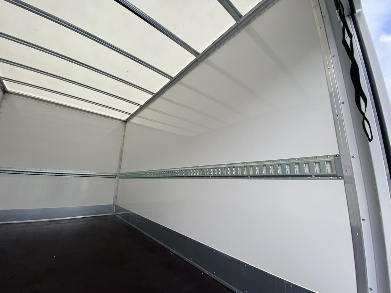 Новый Фургон с закрытым кузовом FIAT DUCATO L4 1+2, 180PS, 2.2L | ALU-BOX 4200mm + LADERAMPE + LAGER: фото 14 Новый Фургон с закрытым кузовом FIAT DUCATO L4 1+2, 180PS, 2.2L | ALU-BOX 4200mm + LADERAMPE + LAGER: фото 14