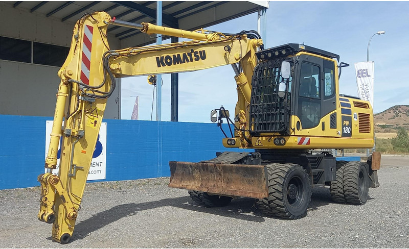 Komatsu PW180-10 - Колёсный экскаватор: фото 3 Komatsu PW180-10 - Колёсный экскаватор: фото 3