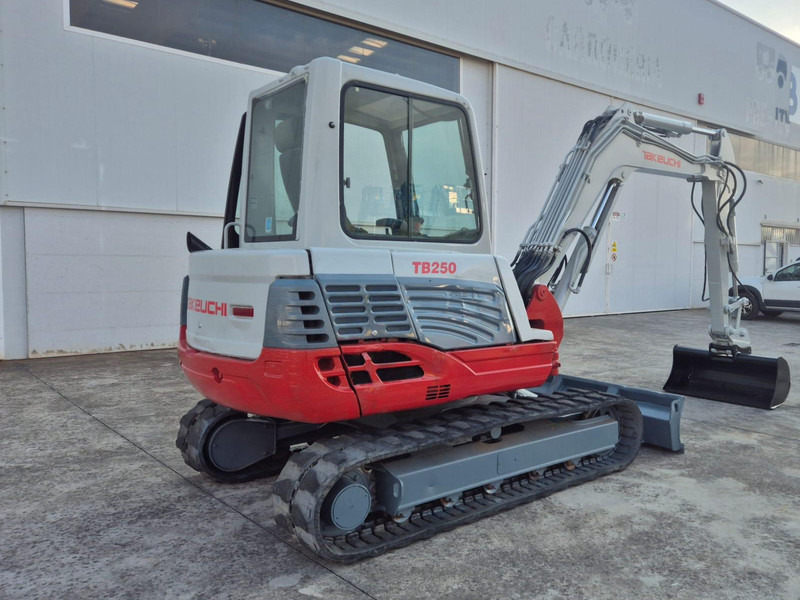 Takeuchi TB250 - Мини-экскаватор: фото 5 Takeuchi TB250 - Мини-экскаватор: фото 5