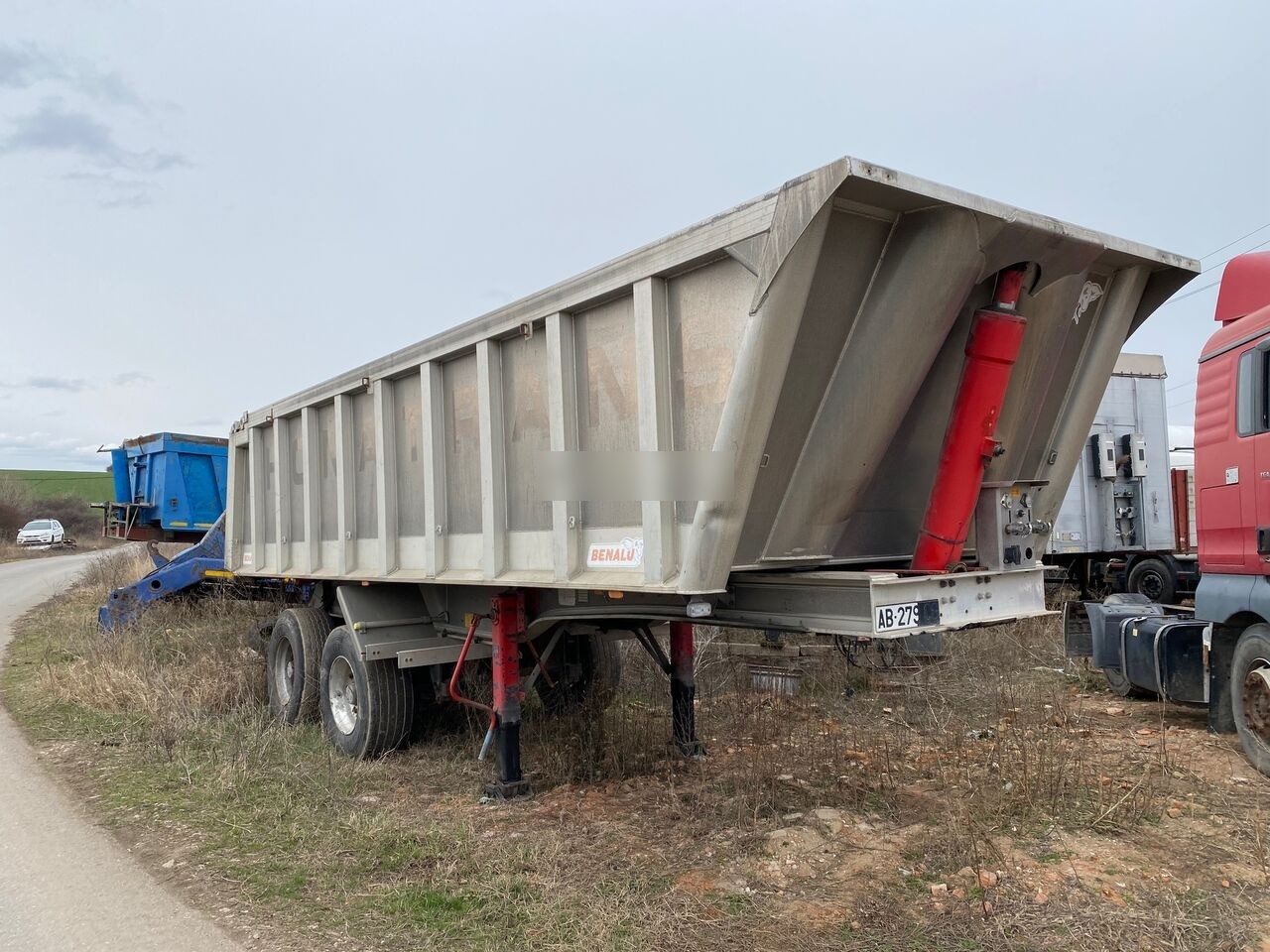 Benalu Bena Basculabila Agregate Aluminiu 2 PIECES AVALABILE - Самосвальный полуприцеп: фото 3 Benalu Bena Basculabila Agregate Aluminiu 2 PIECES AVALABILE - Самосвальный полуприцеп: фото 3