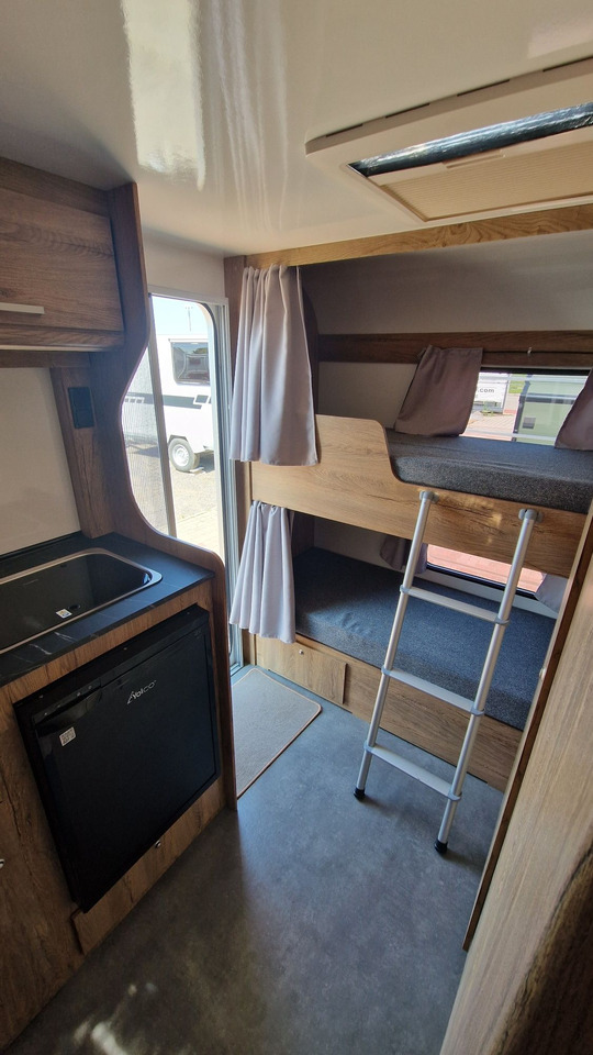 N-LAZUR Niewiadów Nowa Przyczepa Kempingowa dla 4 osób z Łazienką - Прицеп дача: фото 3 N-LAZUR Niewiadów Nowa Przyczepa Kempingowa dla 4 osób z Łazienką - Прицеп дача: фото 3