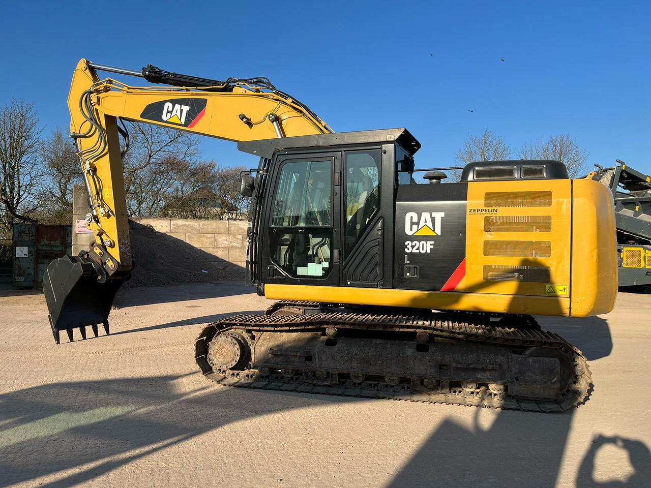Caterpillar 320FL - Гусеничный экскаватор: фото 1 Caterpillar 320FL - Гусеничный экскаватор: фото 1
