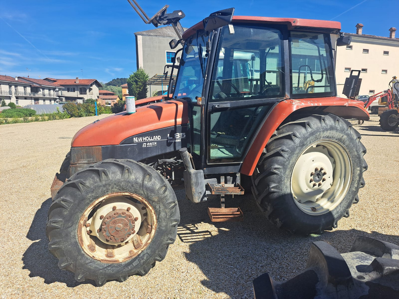 NEW HOLLAND New Holland L85 - Трактор: фото 2 NEW HOLLAND New Holland L85 - Трактор: фото 2