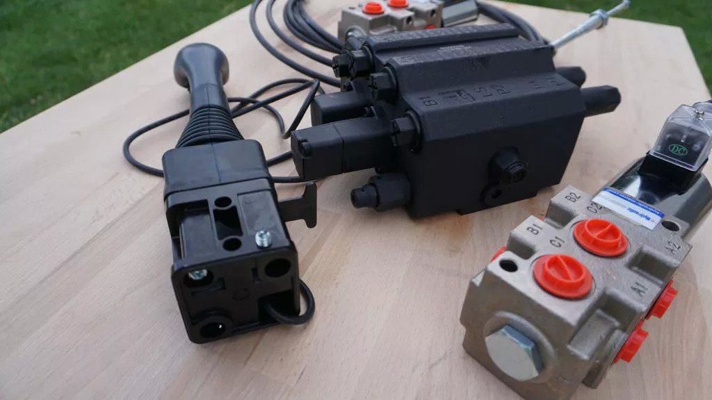 Front loader valve with Load Sensing LS valve 4 function Joystick 90 l/min 24 gp Case IH - Фронтальный погрузчик для трактора для Грузовиков: фото 4 Front loader valve with Load Sensing LS valve 4 function Joystick 90 l/min 24 gp Case IH - Фронтальный погрузчик для трактора для Грузовиков: фото 4