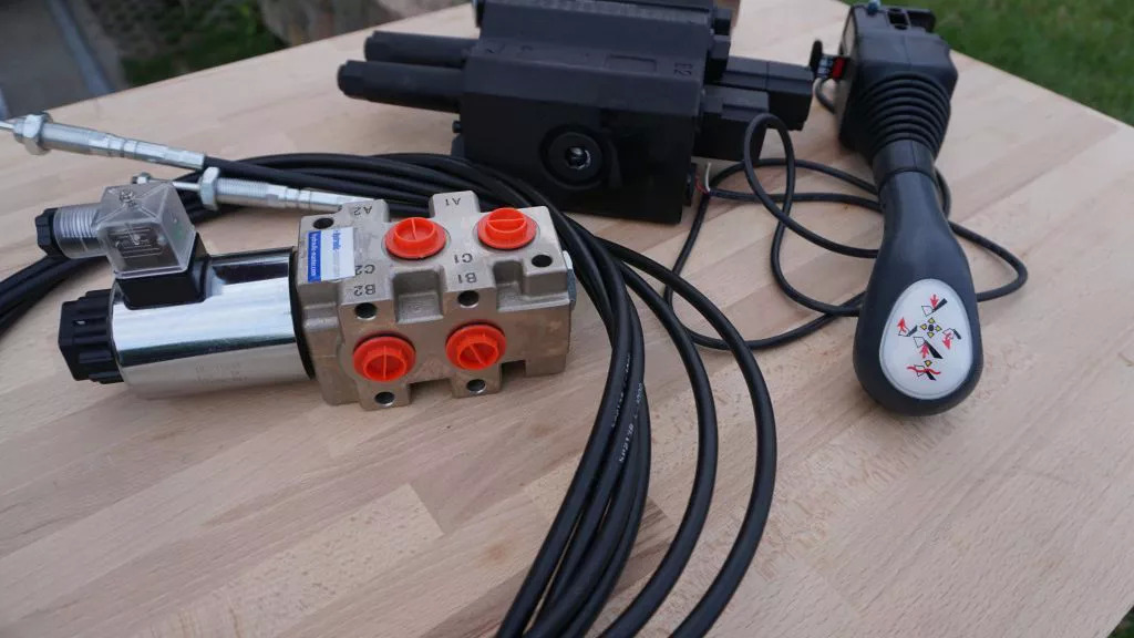 Front loader valve with Load Sensing LS valve 4 function Joystick 90 l/min 24 gp Case IH - Фронтальный погрузчик для трактора для Грузовиков: фото 3 Front loader valve with Load Sensing LS valve 4 function Joystick 90 l/min 24 gp Case IH - Фронтальный погрузчик для трактора для Грузовиков: фото 3