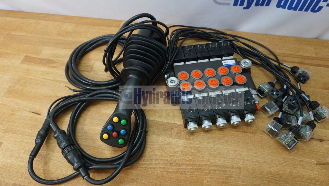 Joystick JCB with Monoblock Valve 5 functions MF, CASE, John Deere - Сельскохозяйственная техника: фото 4 Joystick JCB with Monoblock Valve 5 functions MF, CASE, John Deere - Сельскохозяйственная техника: фото 4