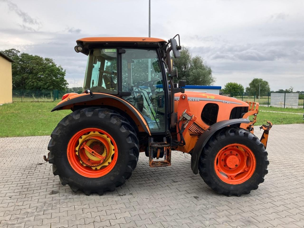 John Deere 5720 - Трактор: фото 4 John Deere 5720 - Трактор: фото 4