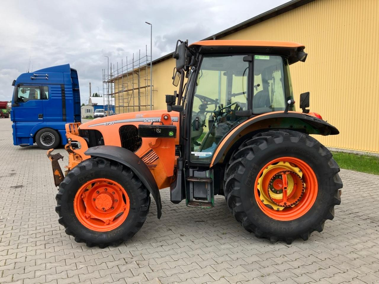 John Deere 5720 - Трактор: фото 2 John Deere 5720 - Трактор: фото 2